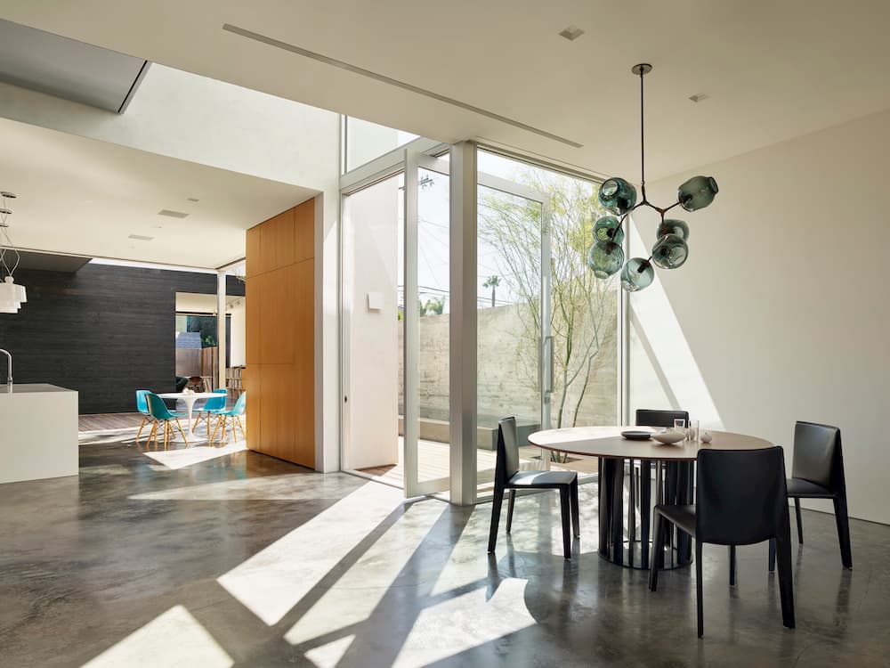 How & Why Modern Homes Embrace Natural Light